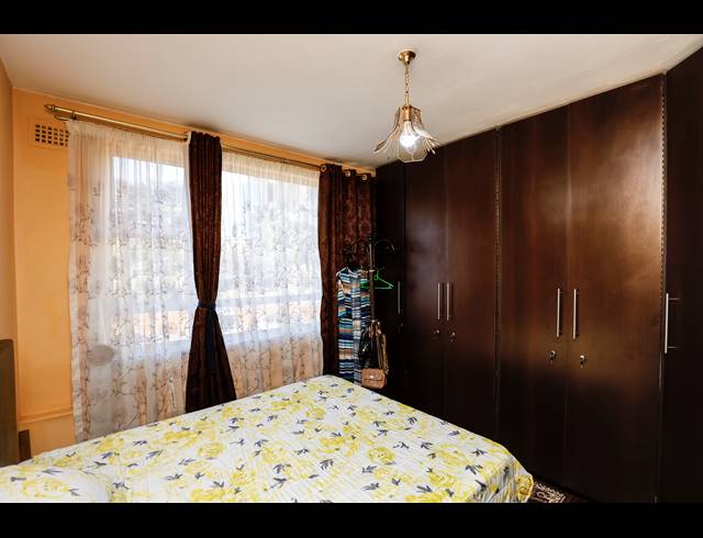 1 BEDROOM FLAT FOR SALE IN OVERPORT